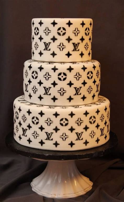 birthday cake louis vuitton taart|Louis Vuitton stencil for cakes.